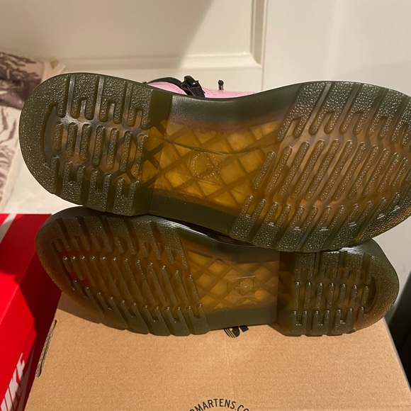 DR MARTENS JUNIOR 1460 PATENT LEATHER LACE UP BOOTS - Picture 2 of 5